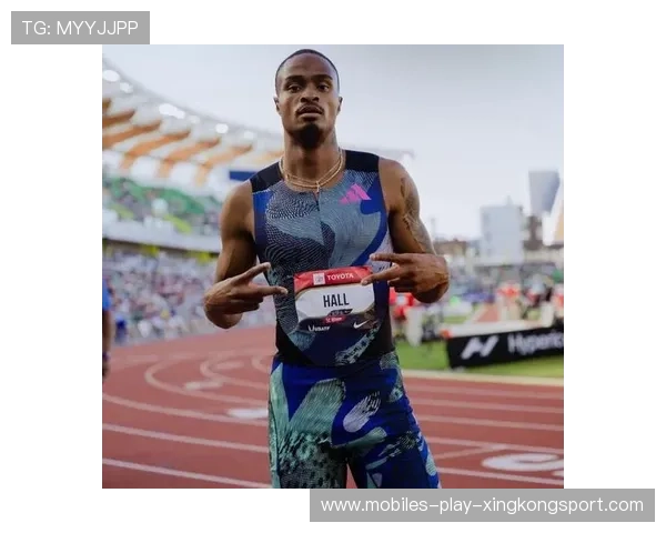 世界冠军被拍到深夜跑步：真狠