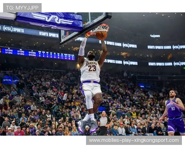 詹姆斯空切接球暴扣,湖人主场点燃狂潮