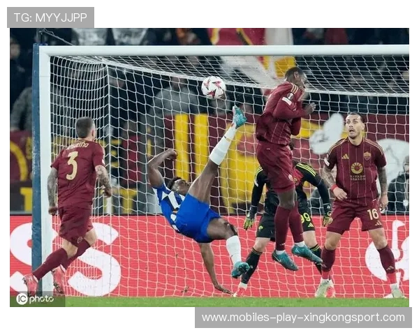 波尔图中路插上形成数次有威胁的射门，展现完美进攻艺术